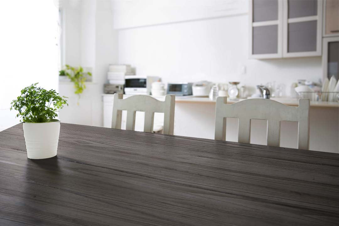 Retique It Wood'n Finish Kit in Harbor Gray for exterior wood surfaces, featuring a grained tabletop with a protective top coat.